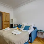 Mericourt Suite, Place De La Republique