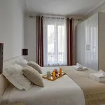 Mericourt Suite, Place De La Republique