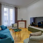 Mericourt Suite, Place De La Republique