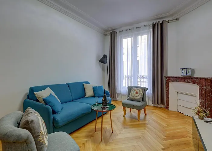 Mericourt Suite, Place De La Republique
