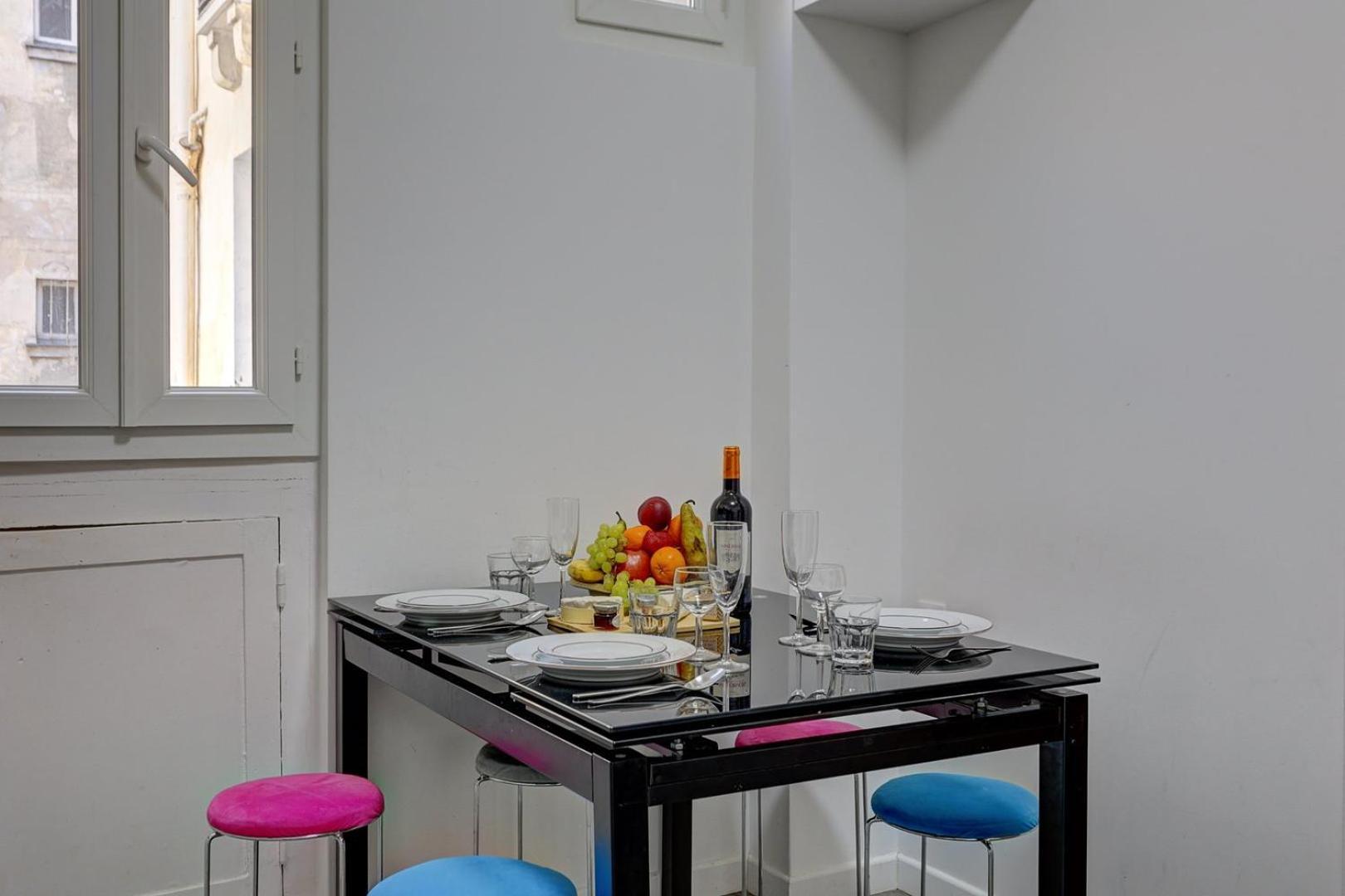 Mericourt Suite, Place De La Republique